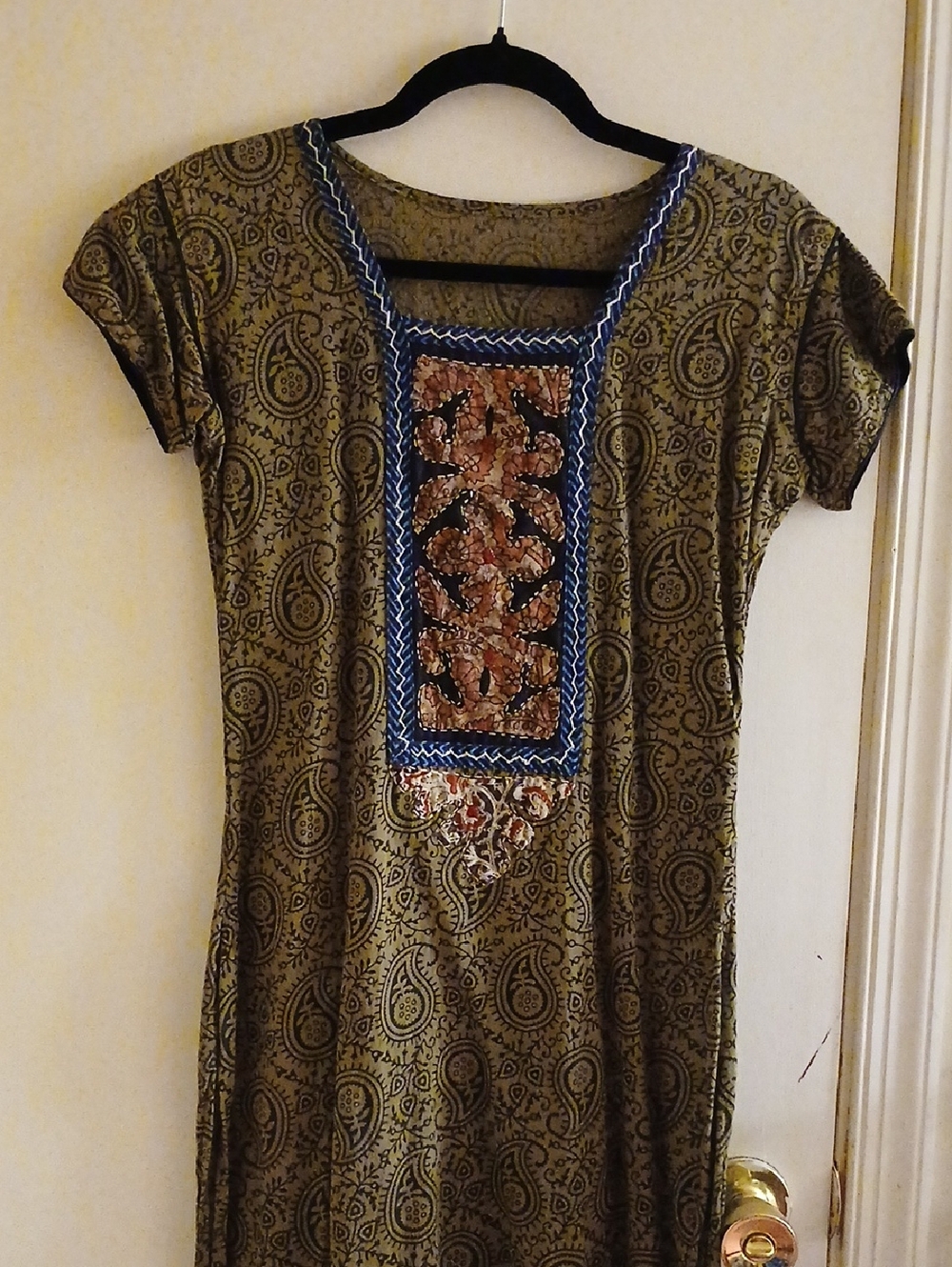 Vintage Paisley Embroidered Short-Sleeve Women's Tunic Top - Olive